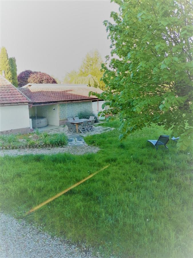 Bourgogne Villa Familiale Saint-Julien-du-Sault Exteriör bild